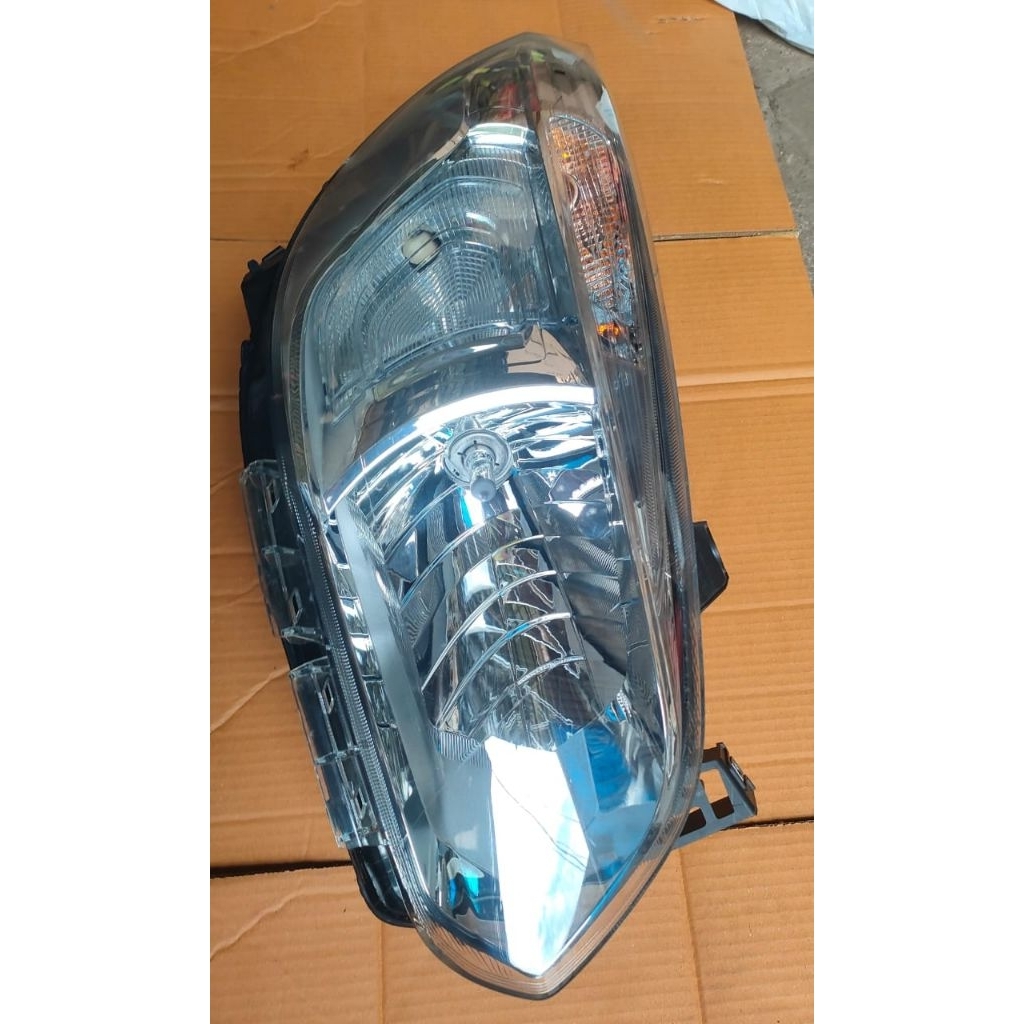 headlamp kanan Chevrolet spin