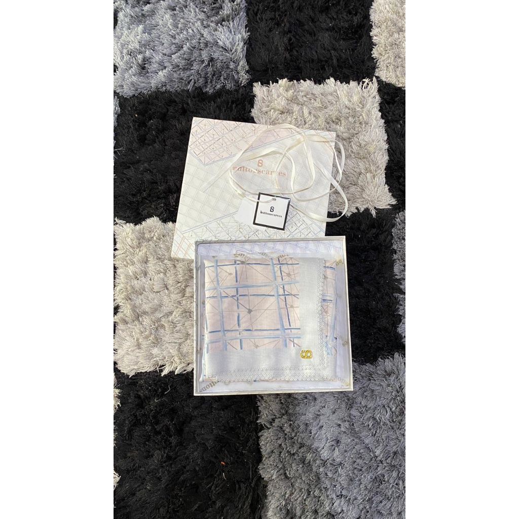 BS Buttonscarves Prelove - Grey - Louvre Series Square Voile Daisy