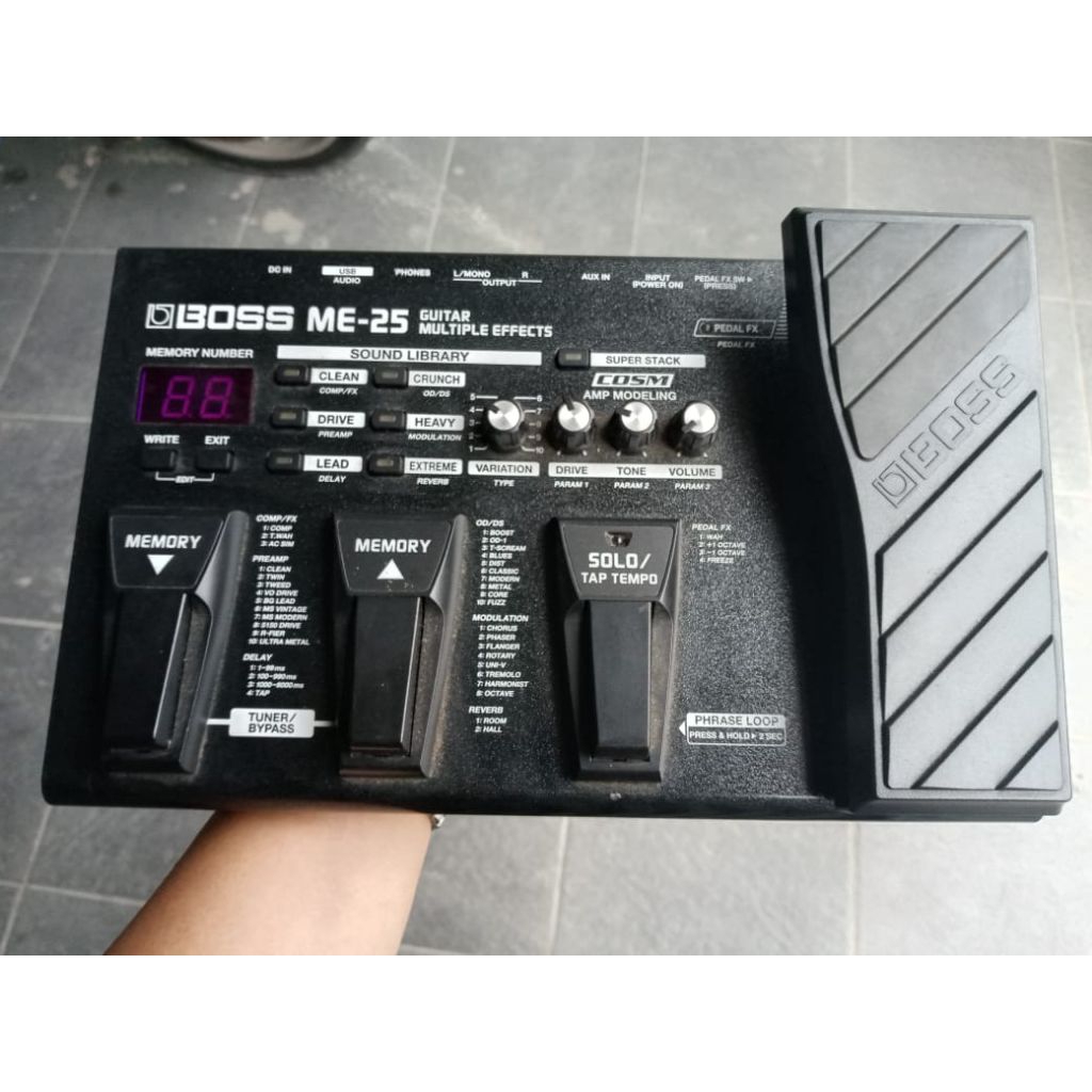 Efek Gitar Boss ME 25