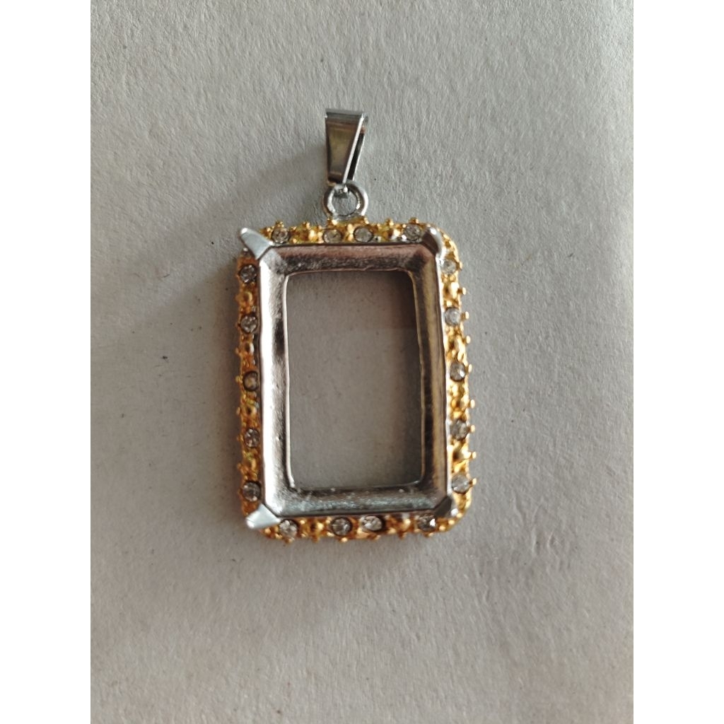 emban liontin kotak ukuran 30x20