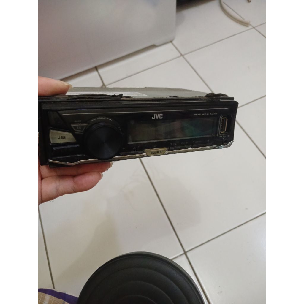 Tape radio mobil JVC Jepang ada aux di depan.