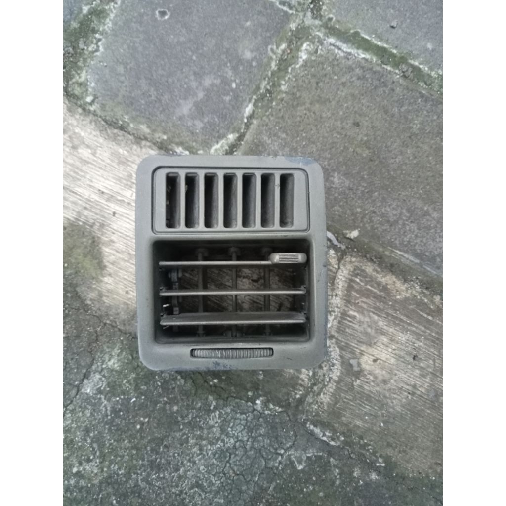 Kisi AC Kanan Suzuki Forsa