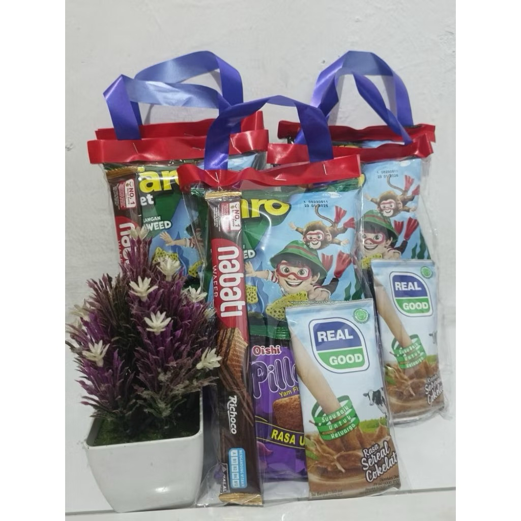 

snack ulang tahun/hampers murah 4 varian request nama