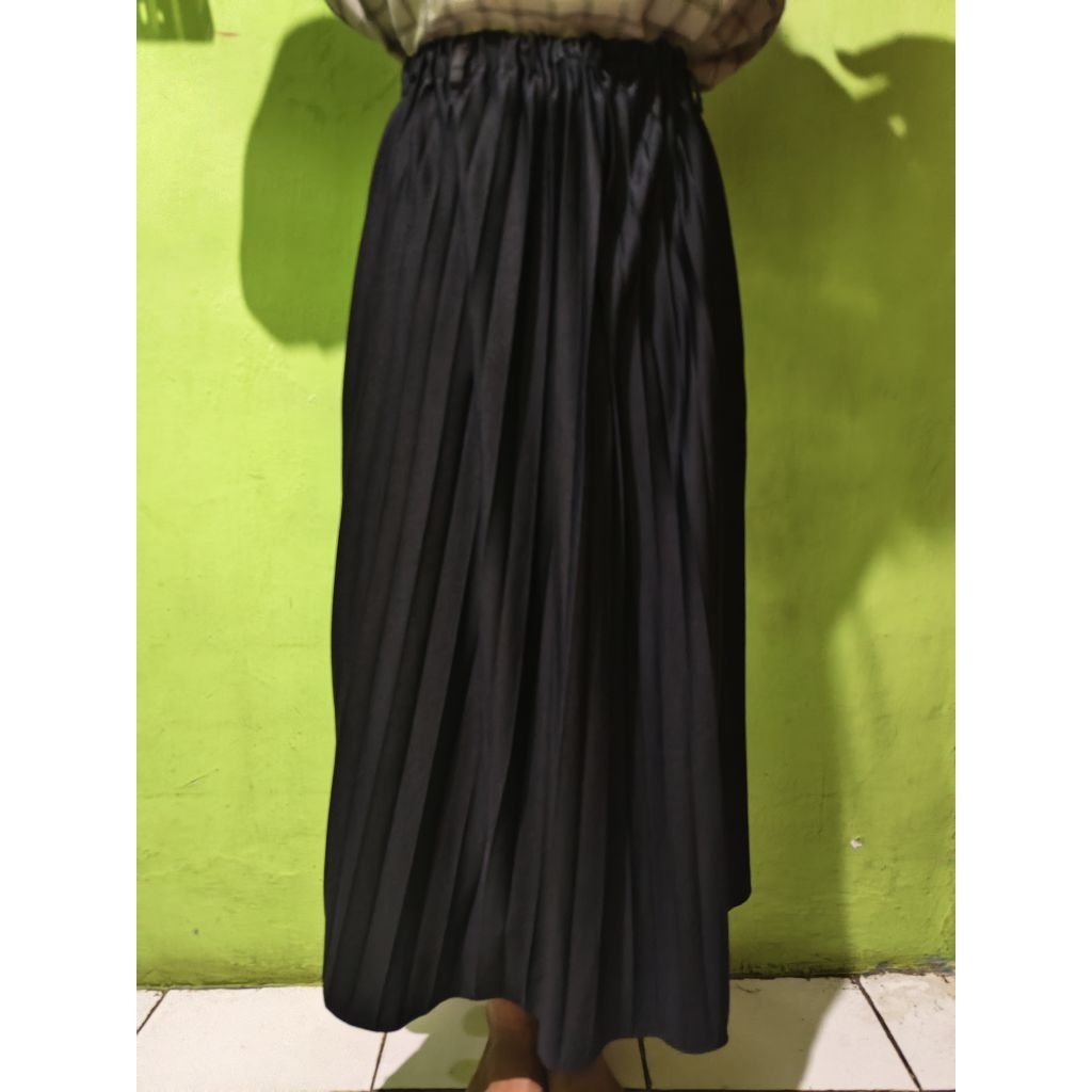 preloved rok wiru hitam