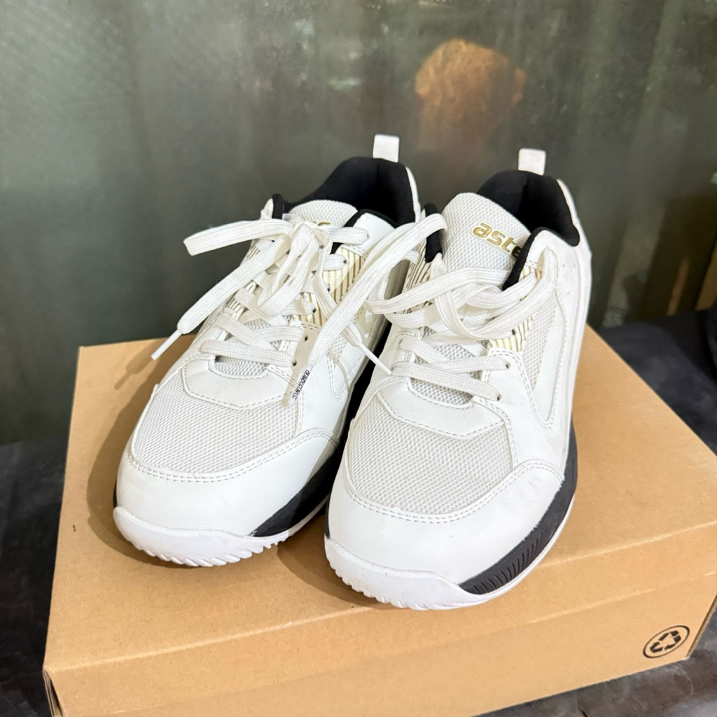 (PRELOVED / BEKAS) SEPATU TENNIS / BADMINTON ASTEC