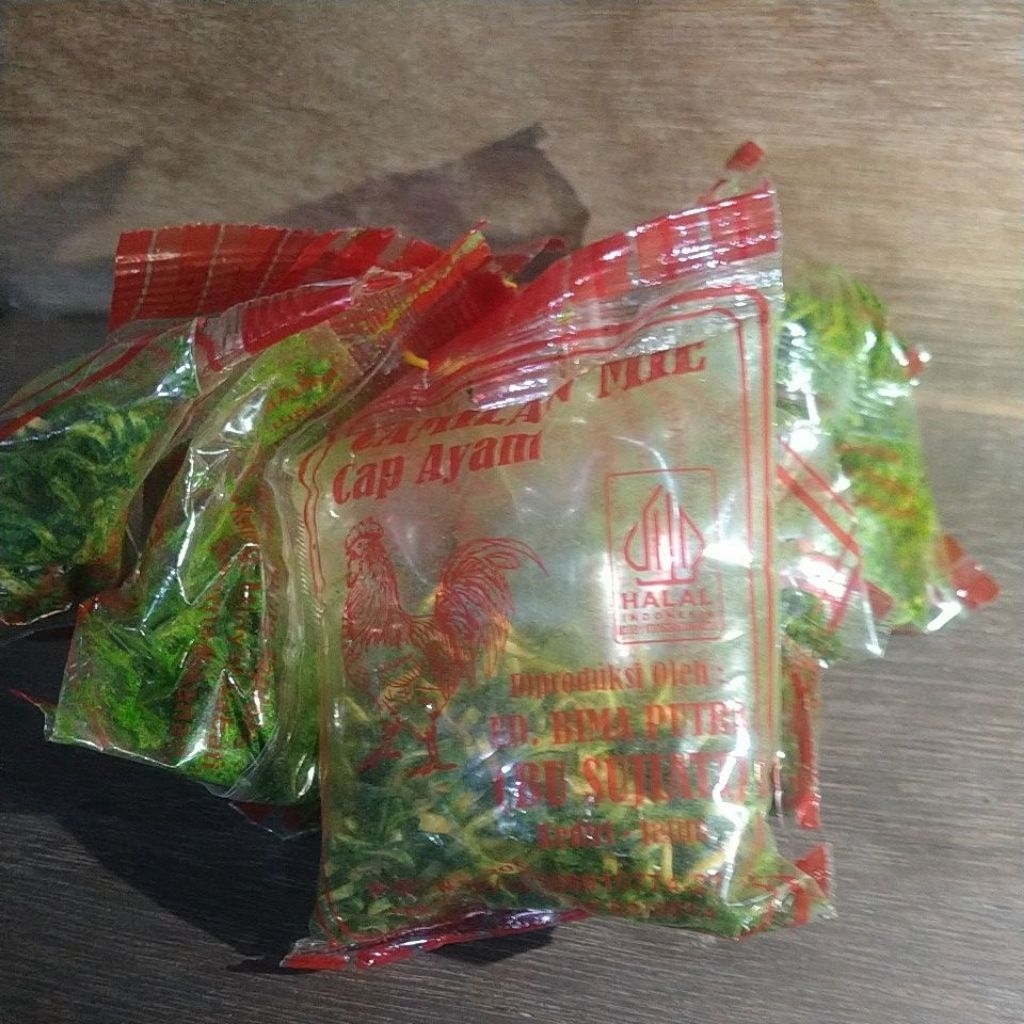 

Camilan mie cap ayam gurih