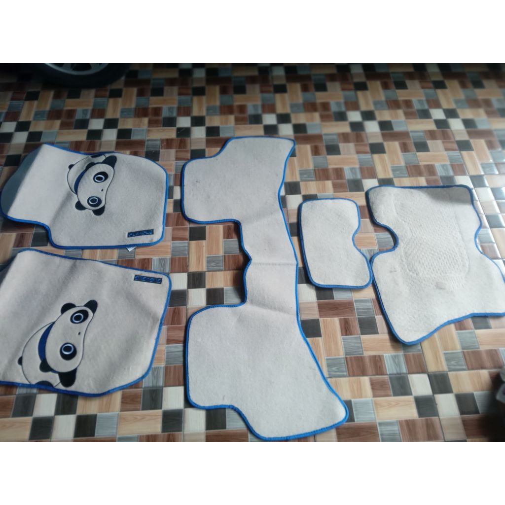 karpet mobil motif panda biru