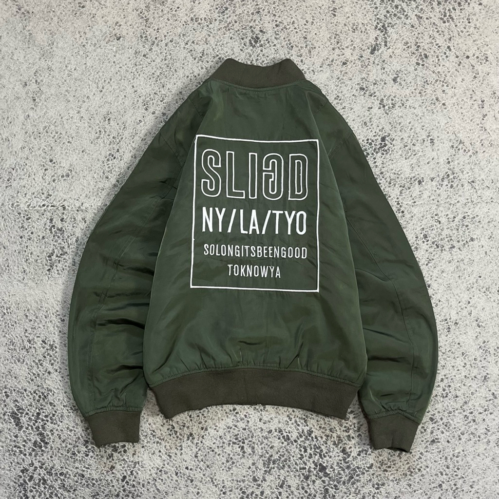 B One Soul Bomber Jacket ( Seperti Baru ) 100% Original