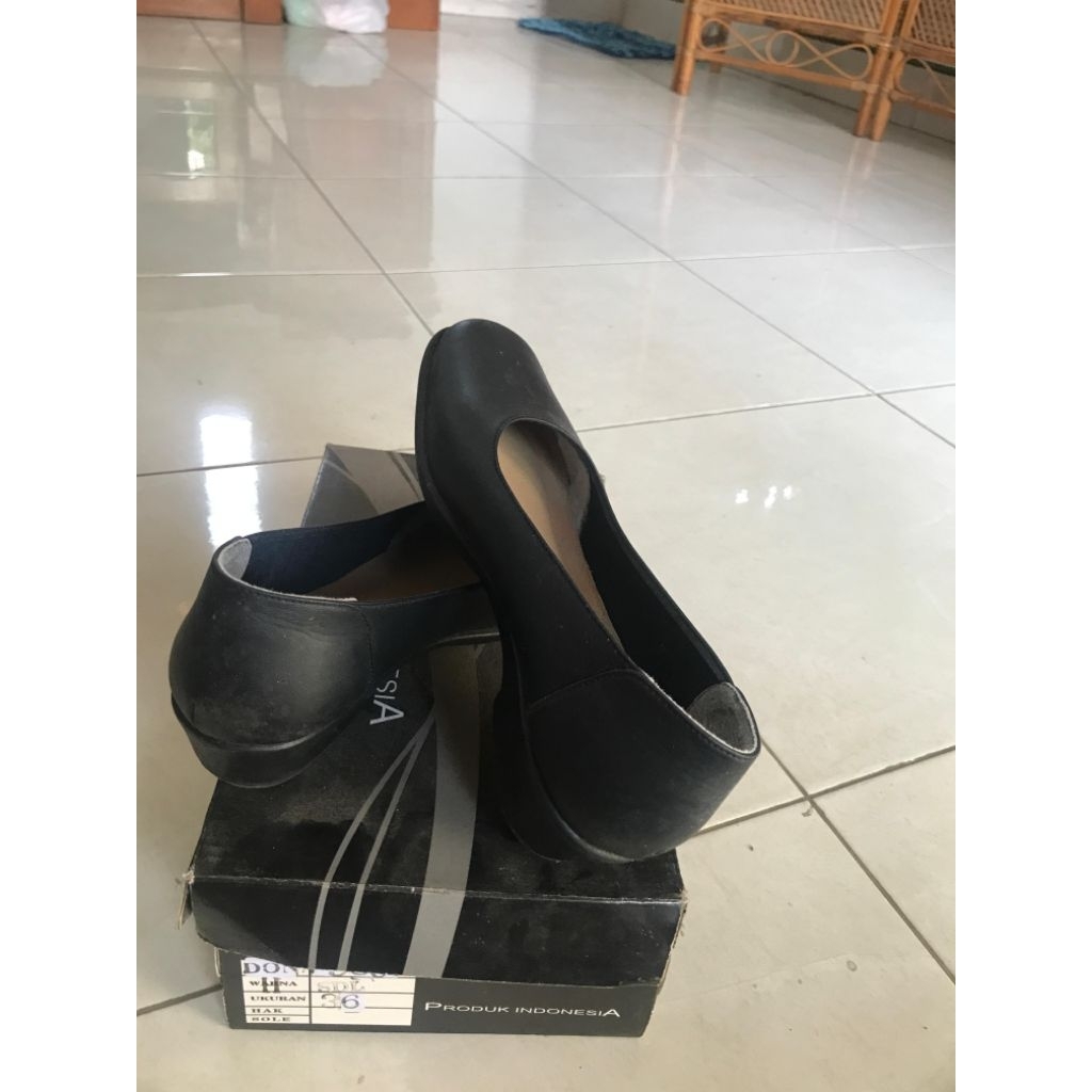 preloved sepatu sekolah