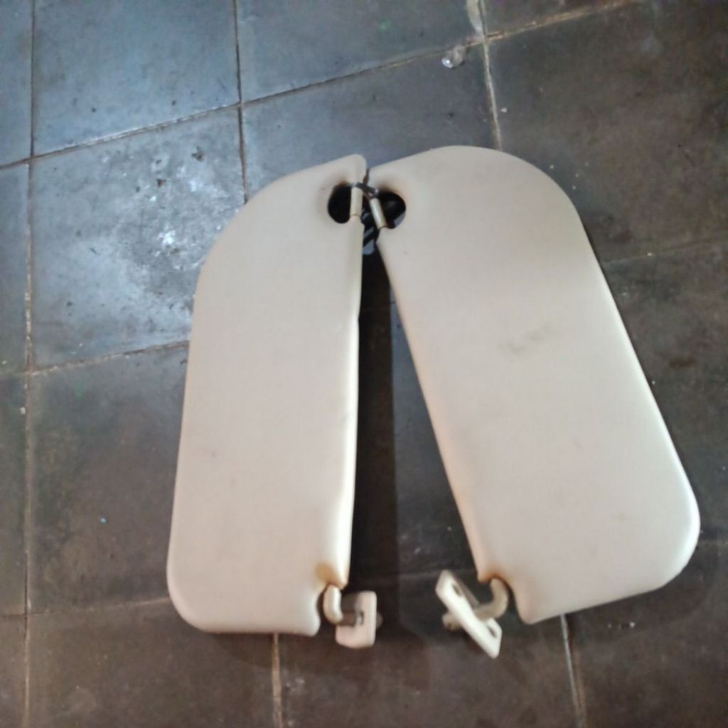 sunvisor geely panda