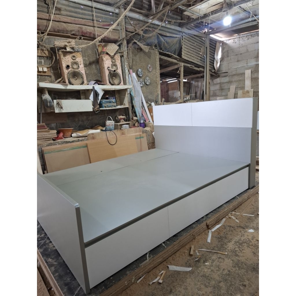 DIVAN/TEMPAT TIDUR 200X160 PUTIH ABU2 MODERN BISA CUSTOM