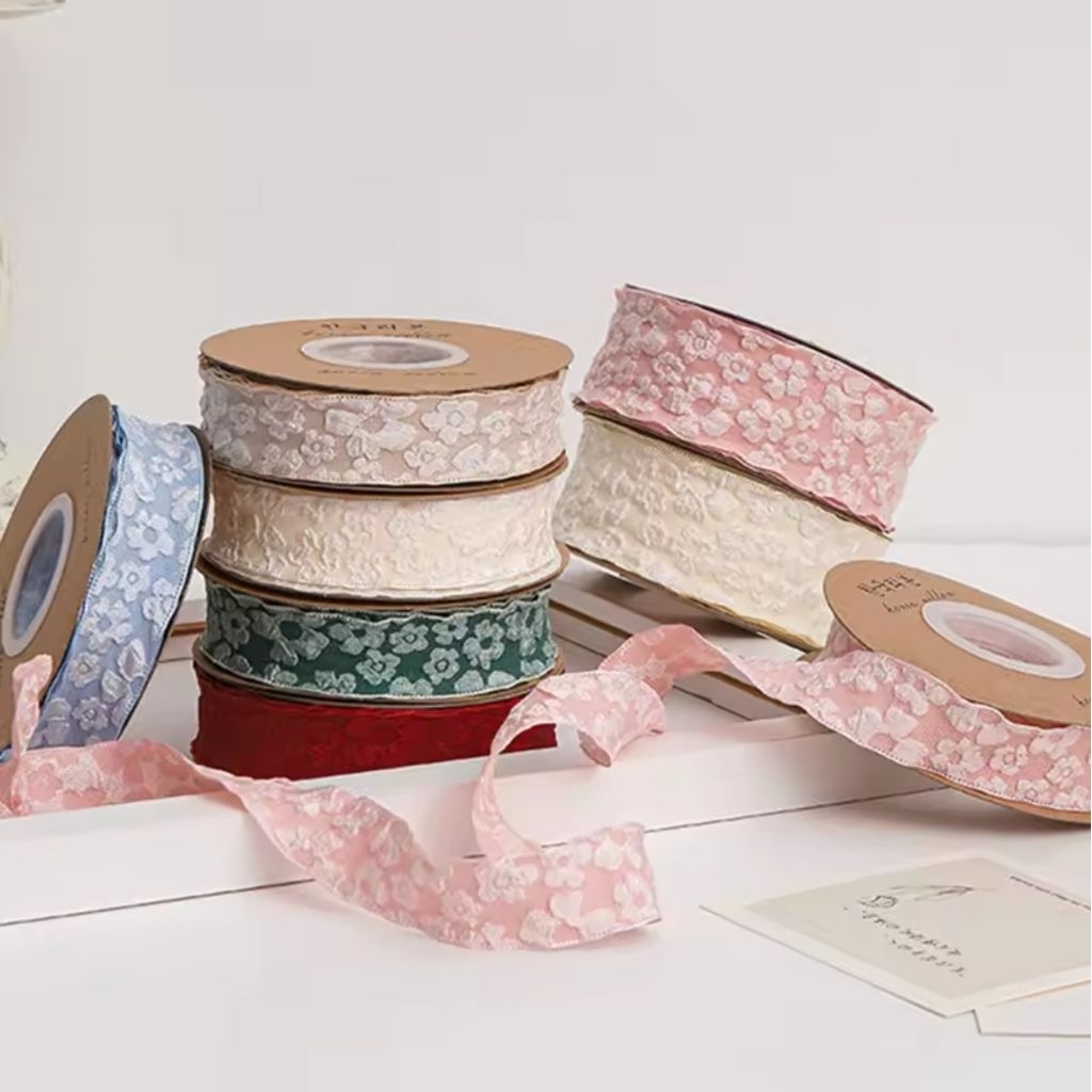 

Pita Korea Camelia Flowers Timbul size 2,5cm (1yard = 90cm)