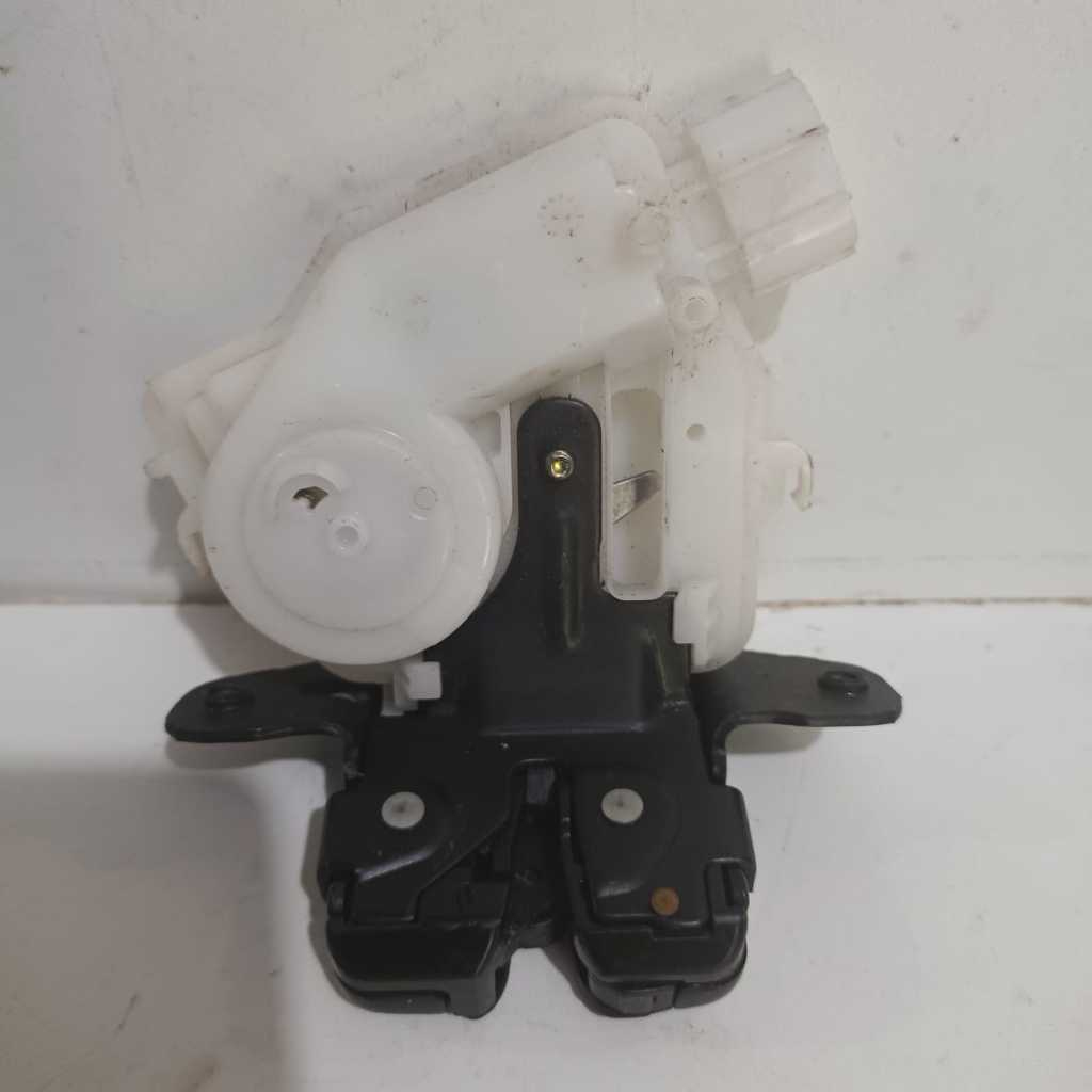 DOLOCK Door Lock Pintu Bagasi Belakang Mobil Toyota Sienta All New Yaris Bakpao