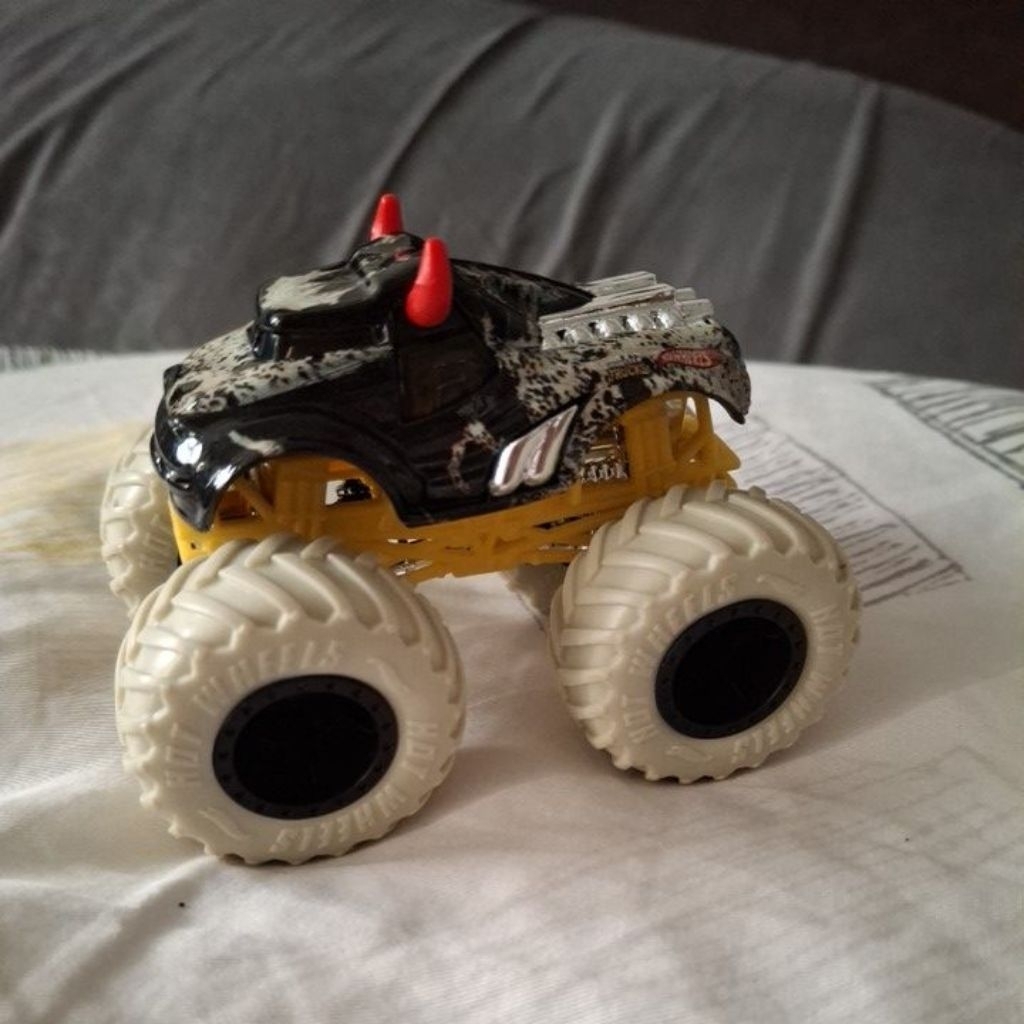 steer clear monster trucks hotwheels loose