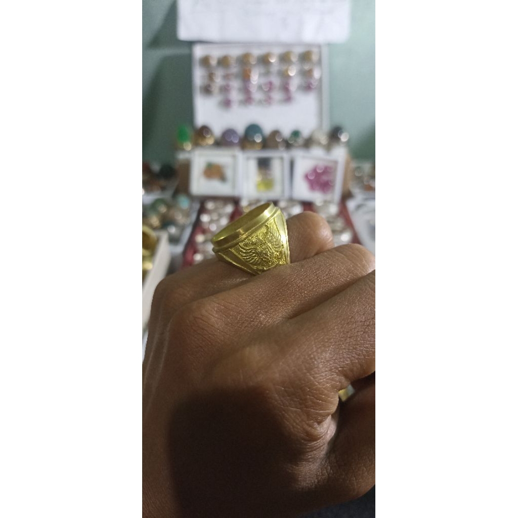 RING/CINCIN/EMBAN BATU AKIK/MULIA BAHAN KUNINGAN SARI EDISI KEMERDEKAAN MODEL LAMBANG BURUNG GARUDA