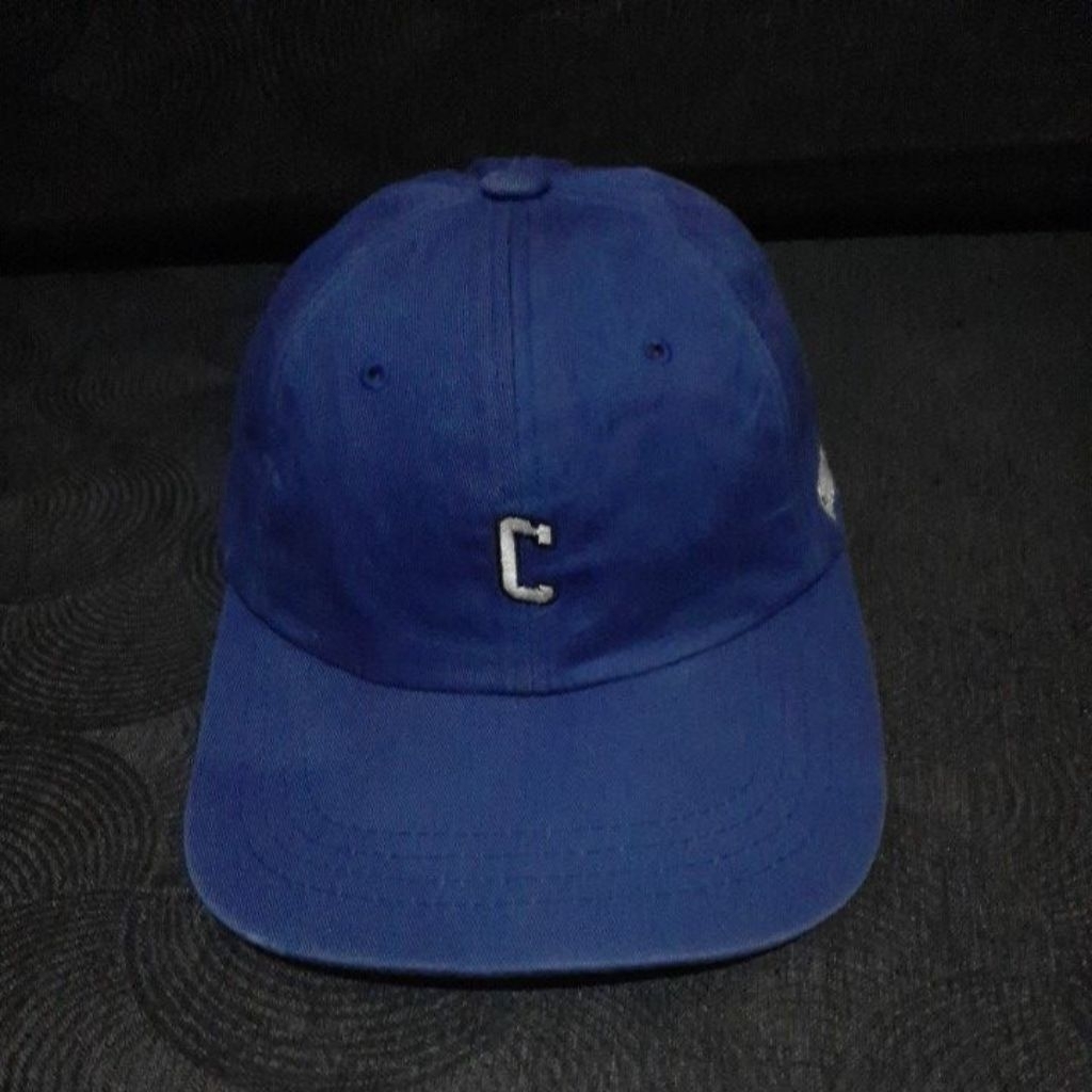 topi chuck biru