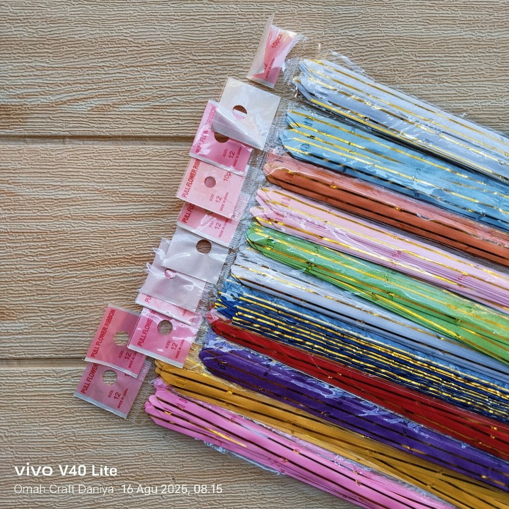 

(10 biji) Pita Serut List Emas Ukuran 1,1cm x 21cm