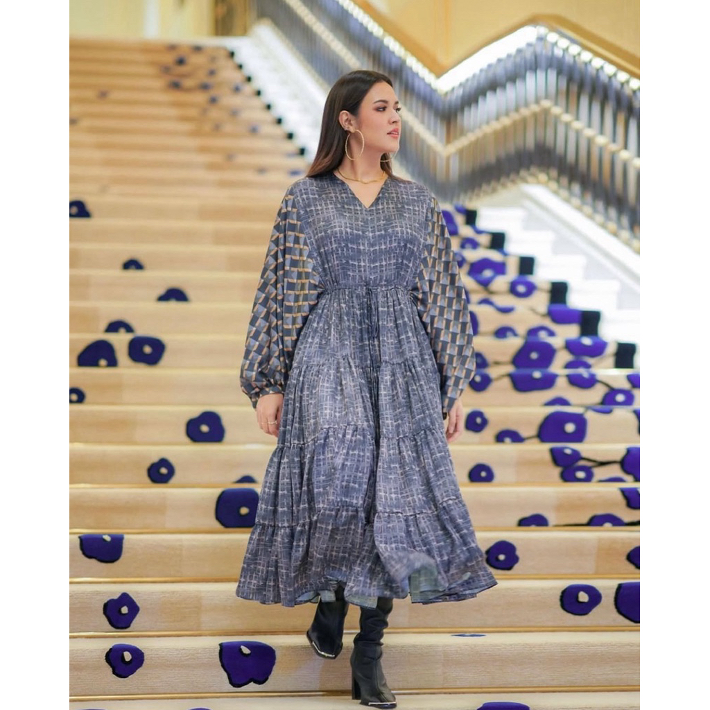 Benang Jarum  x Raisa Wonderfull Harmony ruffle dress in navy