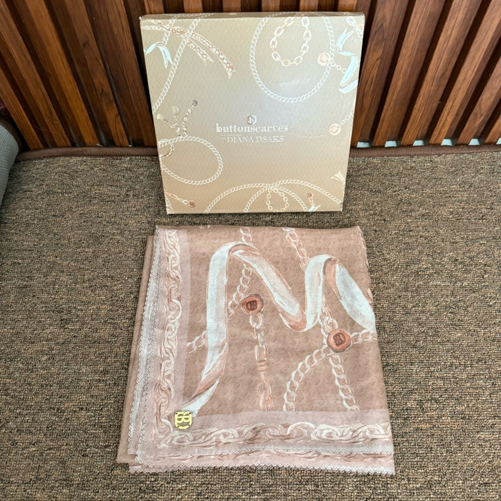 SALE PRELOVED  BUTTONSCARVES X DSAKS CHAIN SERIES WARNA SESAME dan the sevilla warna cielo voal regu