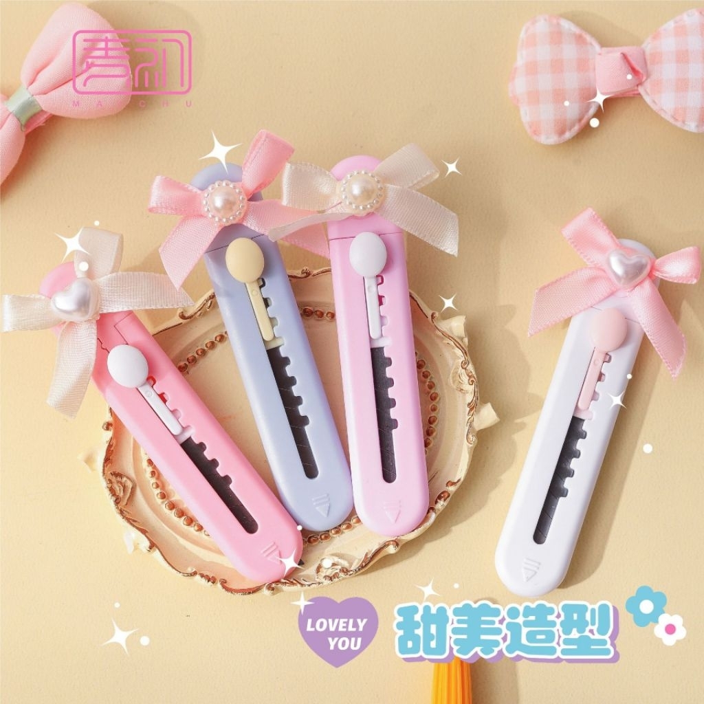 

(PF010) Cutter Mini Ribbon / Cutter Paket / Pisau Silet Pita Mini Tajam / Cutter Pemotong Kertas