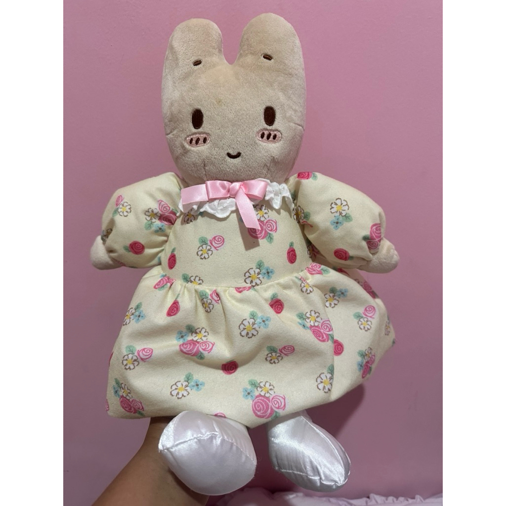 maroon cream size boneka