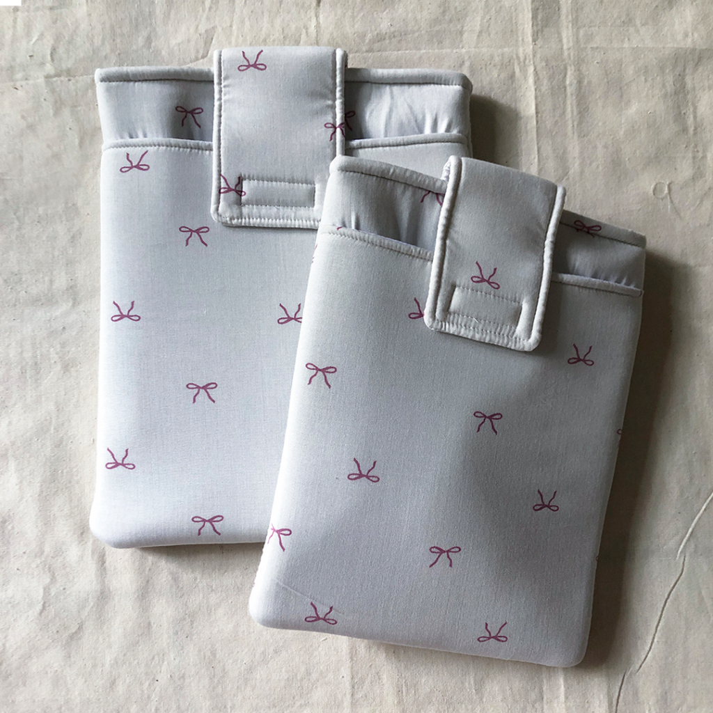

[By Cloudsleeves] Booksleeve White Ribbon / Tas Buku / Sarung Buku / Book sleeve with Front pocket