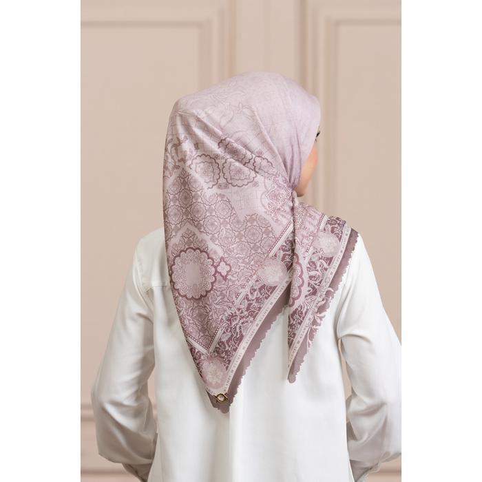 Kawuna Scarf Wearing Klamby Sale