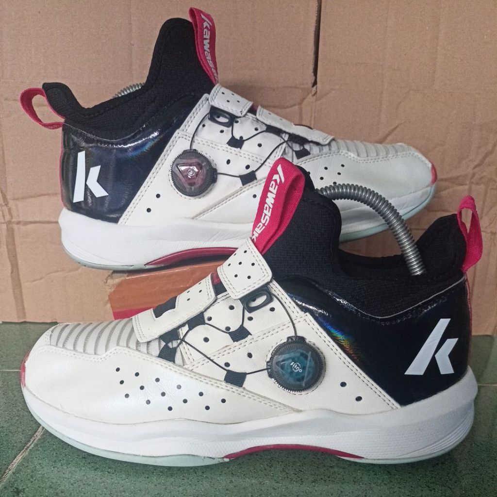 sepatu badminton (kawasaki boa)