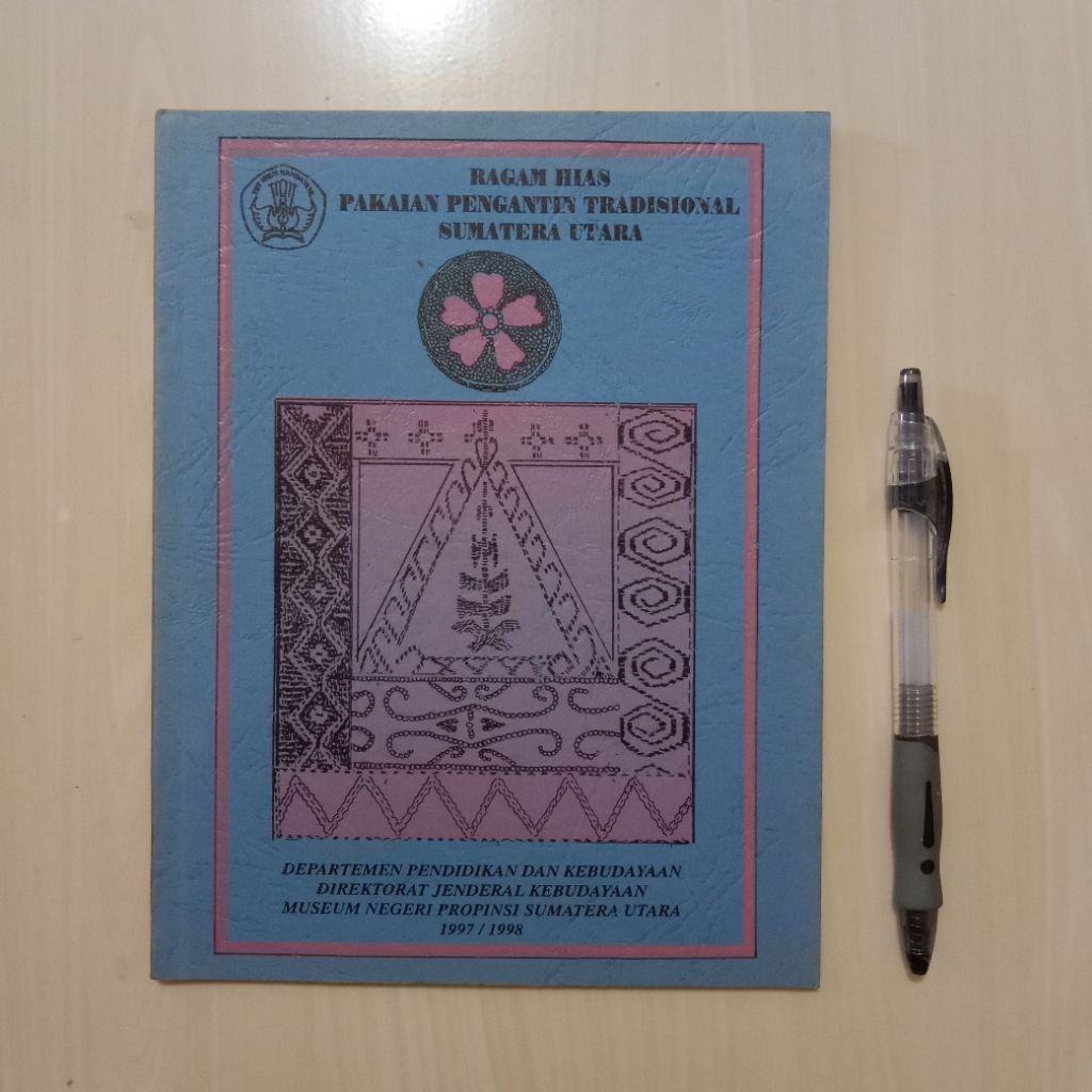 RAGAM HIAS PAKAIAN PENGANTIN TRADISIONAL SUMATERA UTARA - Buku Bekas Murah Original - B1