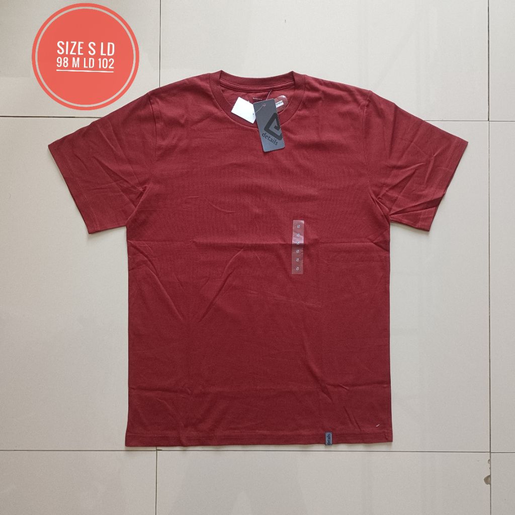 KAOS COWOK MERAH KERENN GANTENG DETAILS