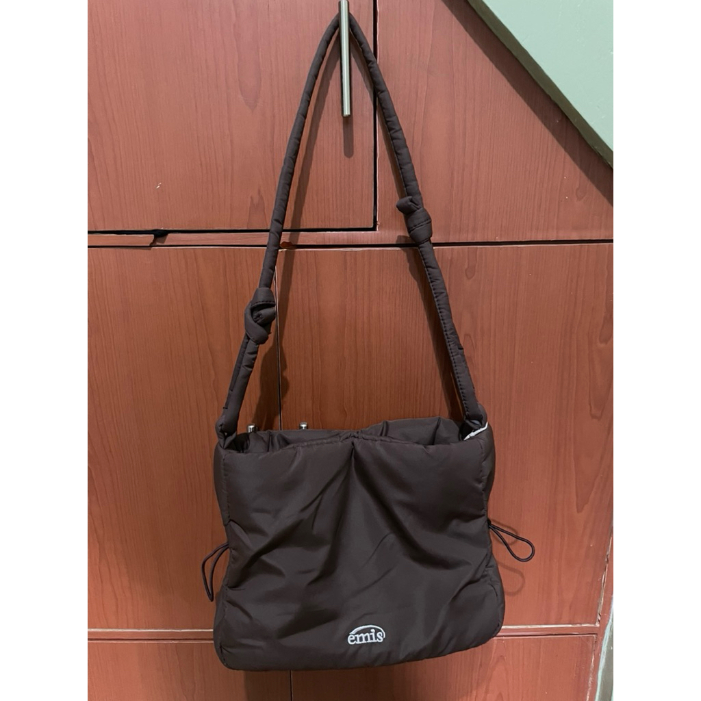 EMIS SLING BAG(KOREAN BRAND) (FREE BAJU PRELOVED BERSHKA)