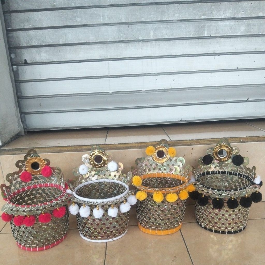 wakul daksina pis bolong