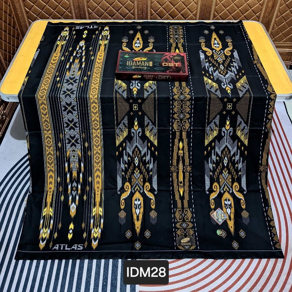 sarung ATLAS IDAMAN KEMBANG HITAM motif BHS