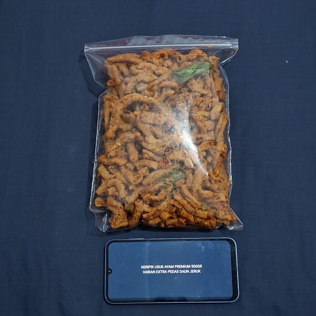 

EXTRA PEDAS keripik usus ayam premium variasi extra pedas daun jeruk 500gr - AYY official