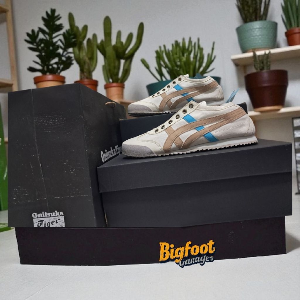 Onitsuka Tiger Gold Blue Slip On