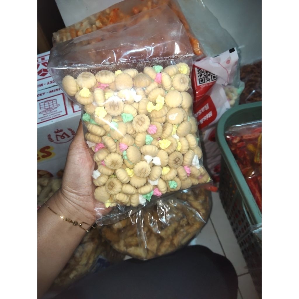 

cemilan biskuit jadul Gem Rose kemasan 200gram