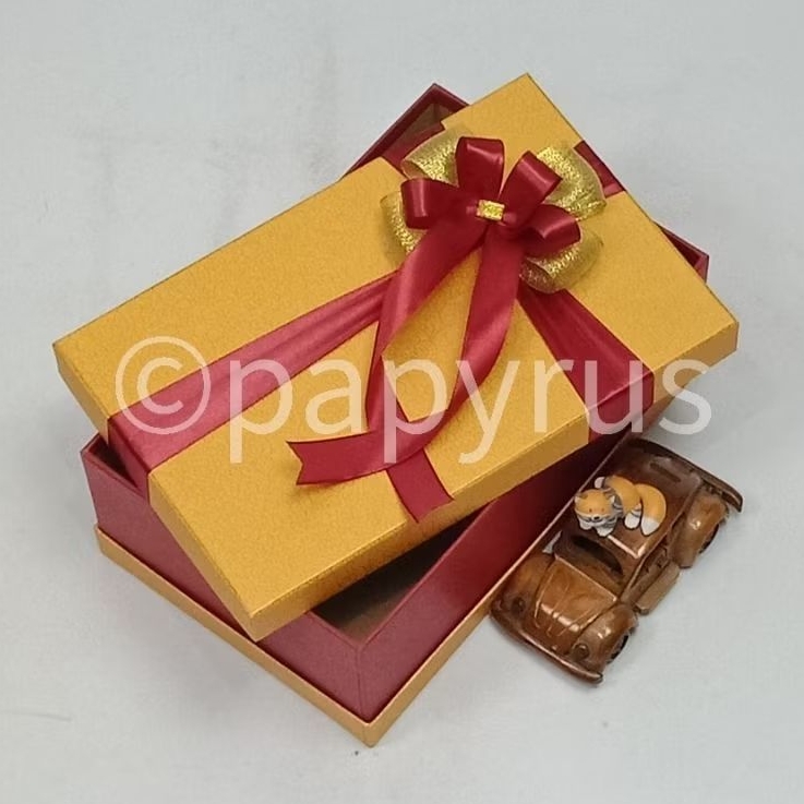 

PAPYRUS Sandwich 17,5x27,5 Tinggi 8cm Kotak Kado Gift Box Hardbox Hampers Hadiah V1