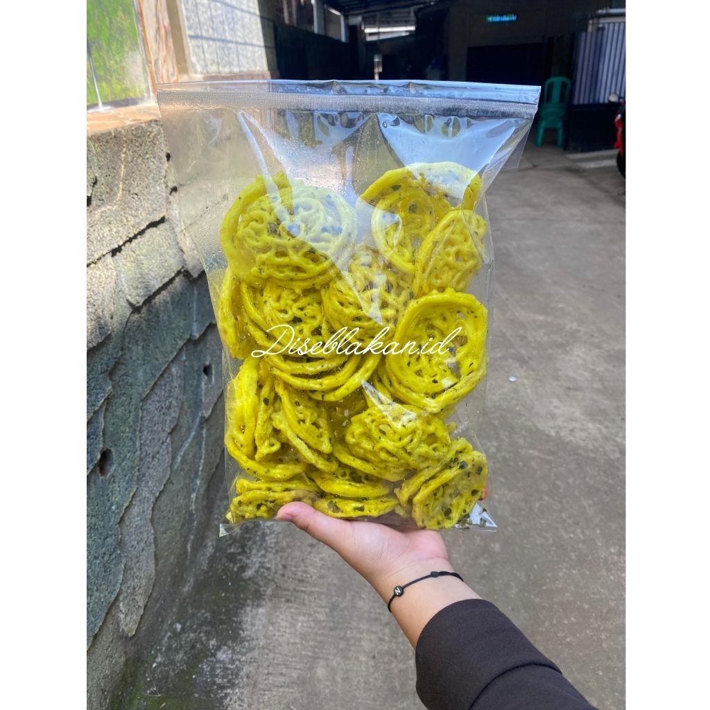 

Kerupuk mie kerupuk ciplok kerupuk original daun jeruk kemasan 500gram