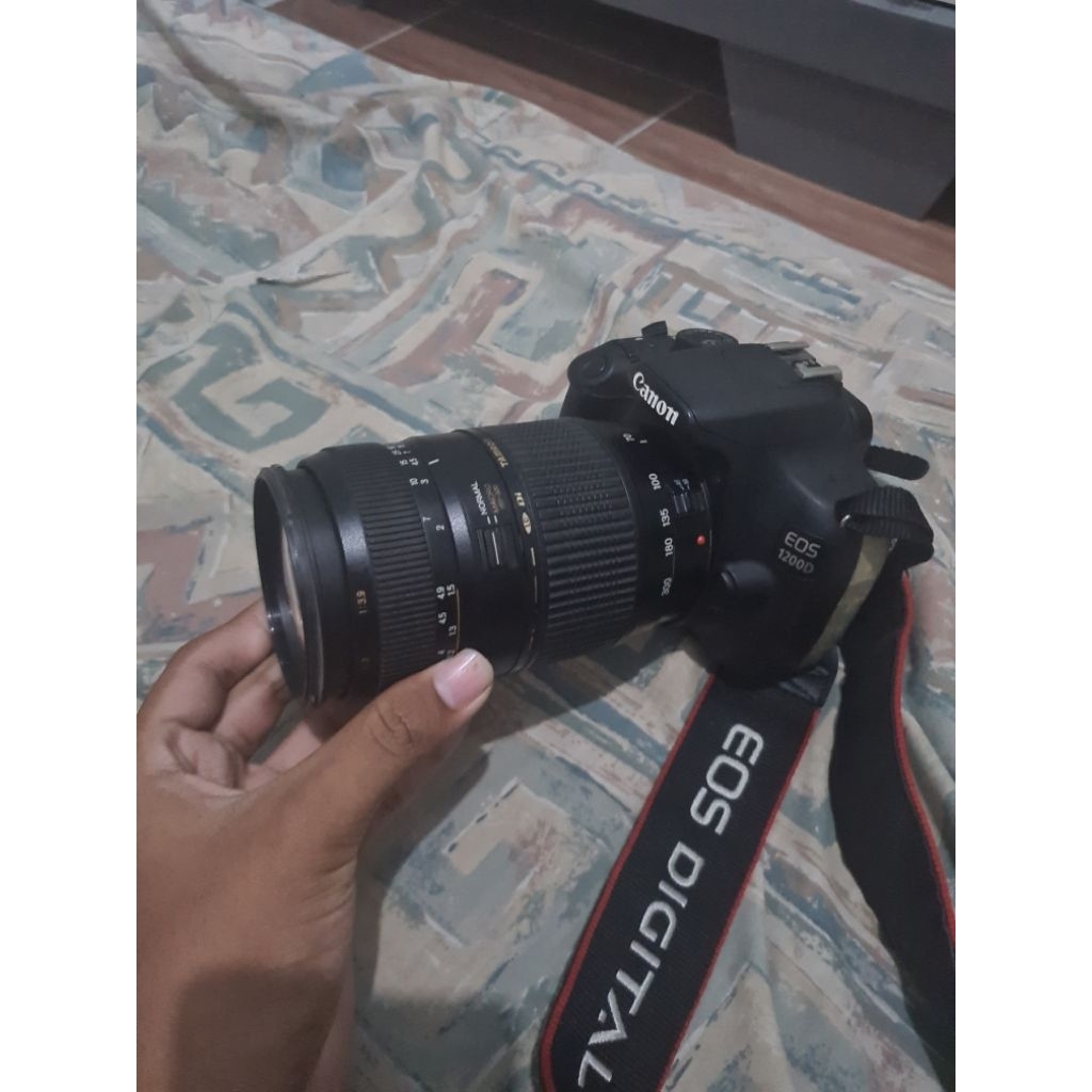 Lensa Tamron 70-300mm