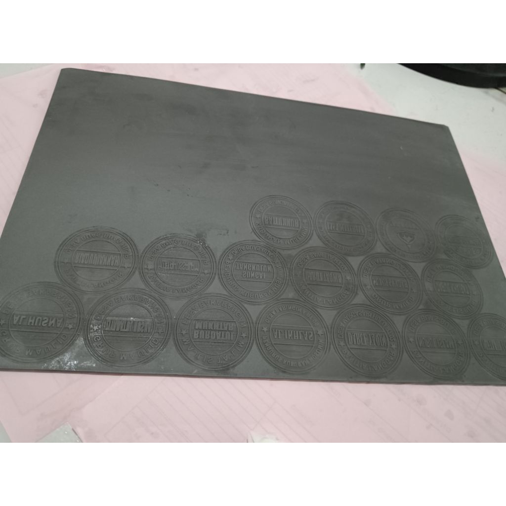 

Karet Stempel Kayu Metode Grafir Mesin Laser CO2