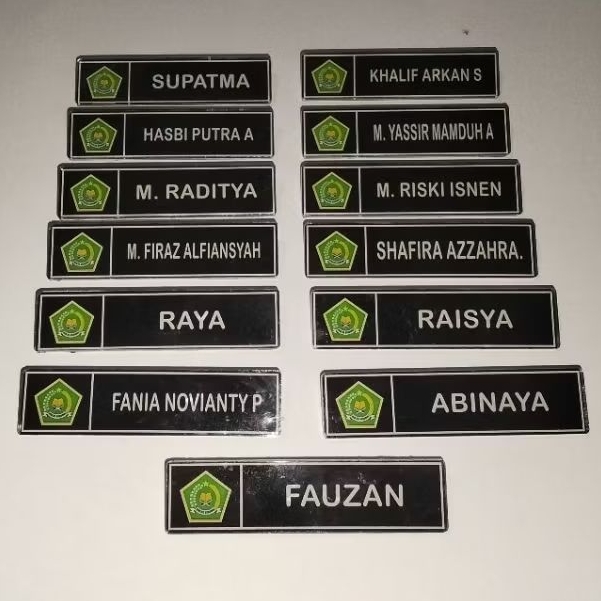 

papan nama akrilik buat di dada/nametag akrilik/papan nama akrilik dada custom