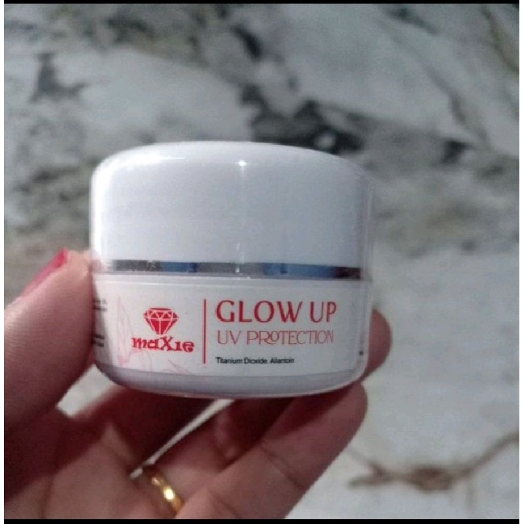 cream siang maxie glow up kemasan baru