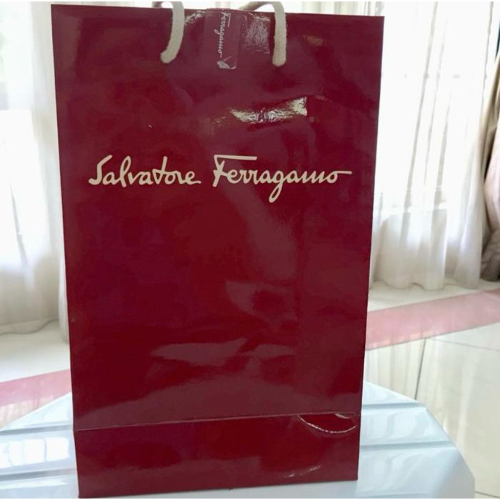 

Salvatore Ferragamo paper bag maroon kantong kado paperbag