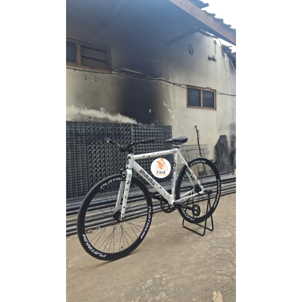 sepeda fixie SHUKAKU custom steel stripbar