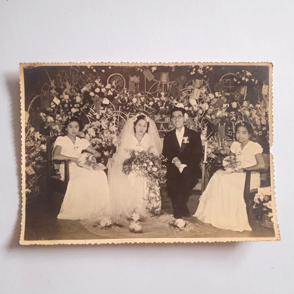 Antik Foto Hitam Putih Pernikahan Tionghoa Ukuran 17 x 12 cm Utuh Tua