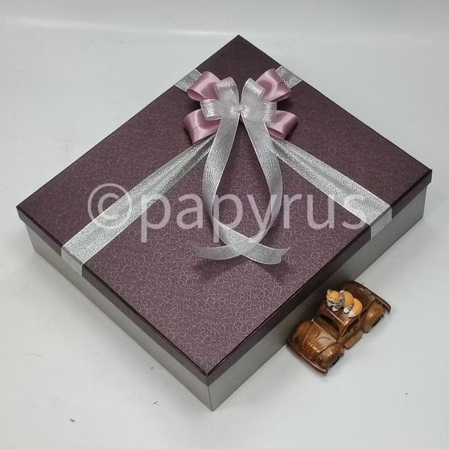 

PAPYRUS Kombinasi 35x40 Tinggi 10cm Kotak Kado Gift Box Hardbox Hampers Hadiah V2