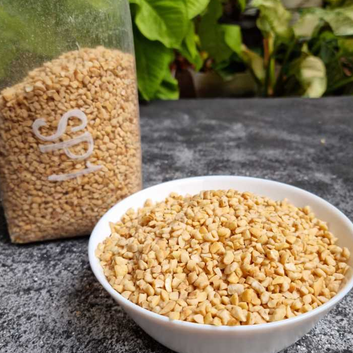 

Kacang Mede Menir Mentah Mete Butiran 3-4mm Bisa Buat Topping Campuran Kue SP1