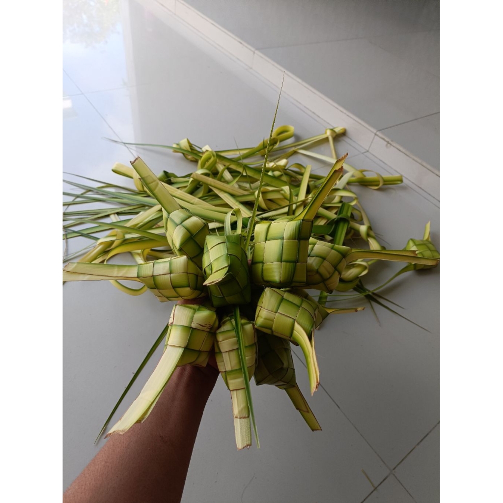 

Cangkang Ketupat - Ketupat Kosong Siap isi Harga Per Biji