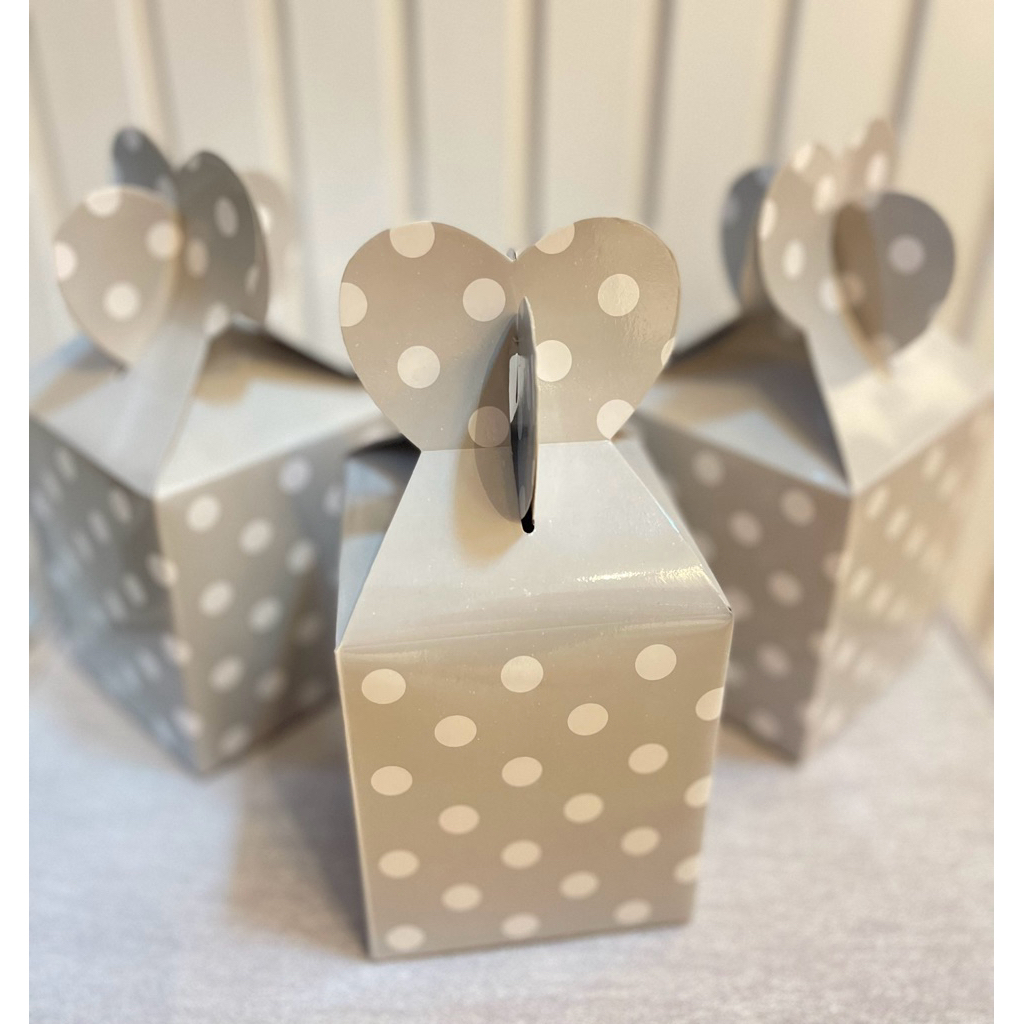 

GIFT BOX KOTAK PAPERBAG TANPA TALI 080366