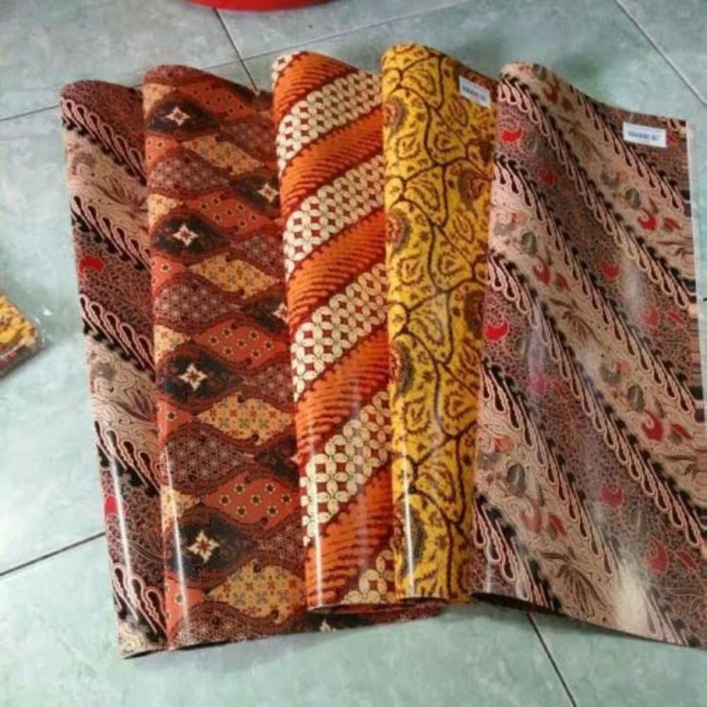 

50 LBR]KERTAS KADO BATIK KIKY 48x68 CM / WRAPPING PAPER